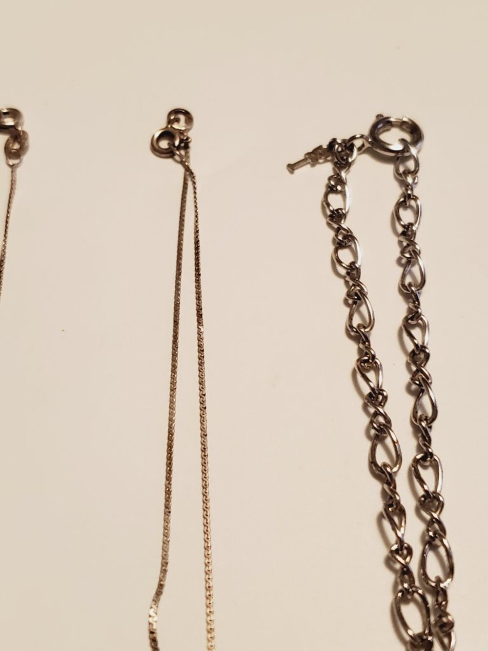 4 Necklaces, items # A-2348-2351, wt. 25 grams. - Picture 9 of 12